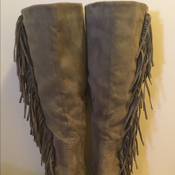 Brand new Wedge Taupe Fringe Boot Size 7 - Picture 3 of 4